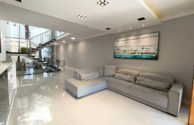 Sobrado 200m² à venda - 3 suítes - piscina - churrasqueira - santa maria