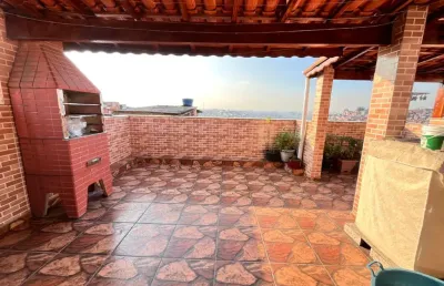 Terreno com 3 casas independentes, ideal para investimento ou moradia familiar!