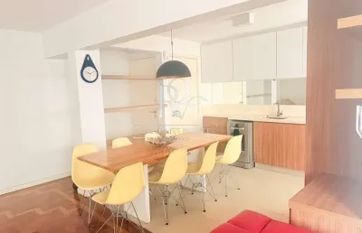 Apto reformado com 3 dormitórios, sendo 1 suíte, possui 3 banheiros, 1 vaga de garagem, 2 salas.