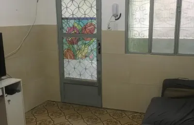 Casa em vila no centro próximo ao metrô e rodoviária com comércio.