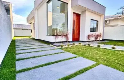 Casa com belíssimo acabamento e vista para o cambirela, unifamiliar com melhor preço da região!