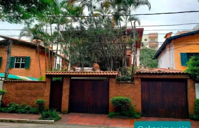 Imagine viver neste oásis de 495m² em uma rua tranquila da vila mariana, a apenas 700m do shopping santa cruz! ✨