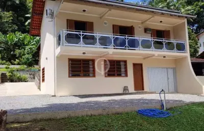 Sobrado amplo com mais um sobrado nos fundos com a possibilidade de fazer imóvel comercial  no bairro anita garibaldi.