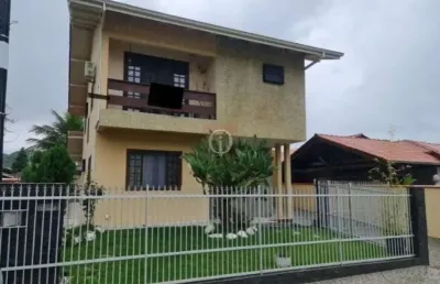 Sobrado averbado com edícula no bairro saguaçu, em joinville/sc.