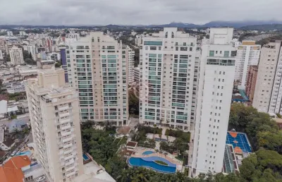 Uma vista privilegiada e uma localização nobre, com fino acabamento, isso defini este apartamento no edifício helbor magnifiquè em joinville.