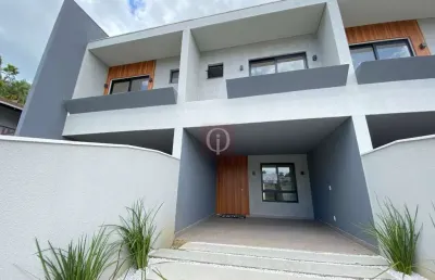 Sobrados com 3 dormitórios no bairro são marcos em joinville/sc.