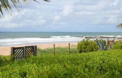 Condomínio praia dos lagos, 6 suítes frontal ao mar e a lagoa.
