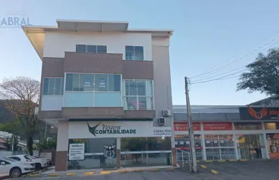 Sala comercial para alugar na avenida das tipuanas, 1084, madri, palhoça, 36 m2 por r$ 1.350 por ano
