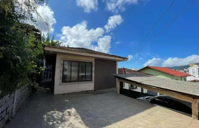 Casa com 2 quartos para alugar na Rua Heraldo Dias, 43, Pantanal, Florianópolis