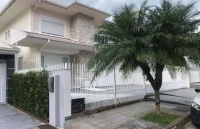 Casa alto padrão com 3 andares, suíte master e 2 demi-suíte ponta de baixo