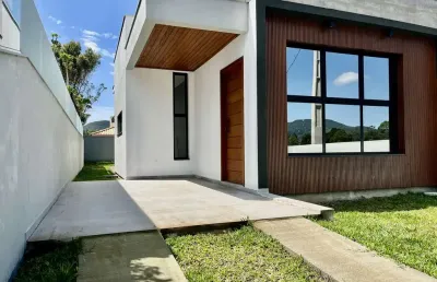 Casa com 3 dormitórios, sendo 1 suíte à venda no rio vermelho.