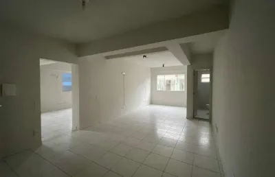 Sala comercial com 2 salas para alugar na Avenida Governador Ivo Silveira, 3568, Capoeiras, Florianópolis