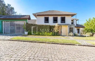 Casa de condomínio com  4 quartos sendo 2 suítes  no bairro santa felicidade.