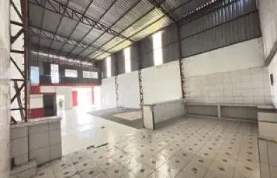 Alugo galpão ao lado sumaúma shopping/ não cobramos caução