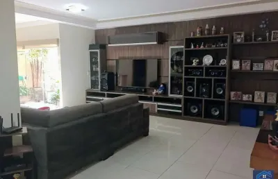 Vende-se casa no bairro abadia com excelente localização e estrutura!