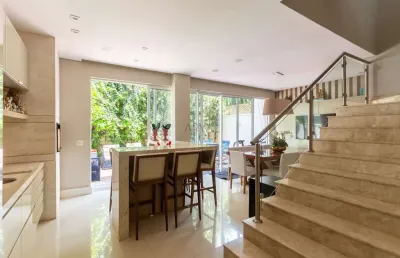 Casa em condomínio fechado com 3 quartos à venda na rua antônio grade, 533, mercês, curitiba, 231 m2 por r$ 2.100.000