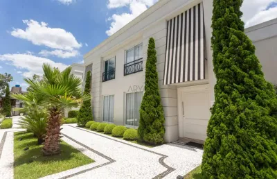 Casa em condomínio fechado com 3 quartos à venda na rua antônio grade, 533, vista alegre, curitiba, 231 m2 por r$ 2.100.000