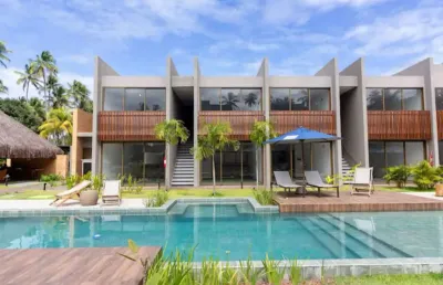 Apartamento beira mar com 2 quartos sendo 1 suíte na praia de japaratinga al