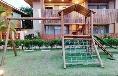 Apartamento para venda possui 65 metros quadrados com 2 suítes, porteira fechada em itacimirim
