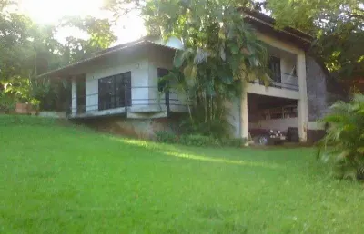 Excelente casa de campo 2/4 com suíte, mobiliada com área gourmet privativa em condomínio