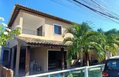 Sobrado para aluguel tem 120 metros quadrados com 4 quartos
