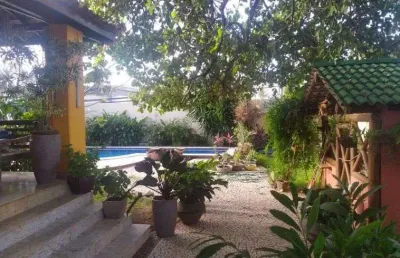 Casa residencial/comercial, 695m2, sendo 350m2 de área comercial a venda por rs 1.600.000