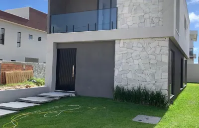 Casa duplex está localizada no bairro vila de abrantes (abrantes) com 169 metros quadrados com 4 quartos sendo 3 suites e 5 banheiros