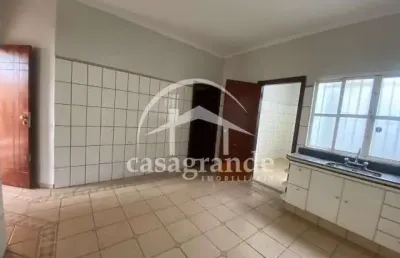 Casa com 7 quartos à venda na rua pio xii, 681, lagoinha, uberlândia por r$ 650.000