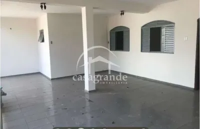 Casa com 3 quartos à venda na avenida portugal, 60, tibery, uberlândia por r$ 560.000