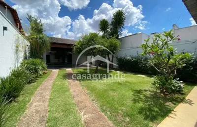 Casa com 3 quartos à venda na rua pirapuã, 1, jardim karaíba, uberlândia por r$ 1.390.000
