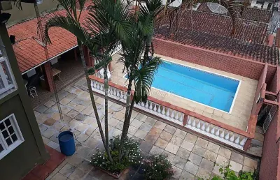 Excelente casa de 6 quartos sendo 2 suítes no bairro vale do ipê em juiz de fora
