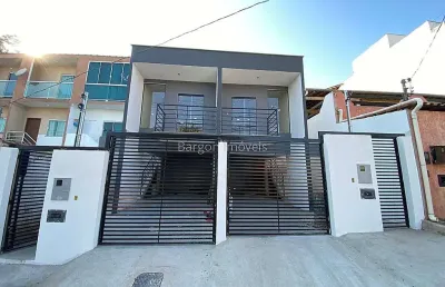 Excelente casa geminada de 2 quartos sendo 1 suíte para venda no bairro santa isabel em juiz de fora