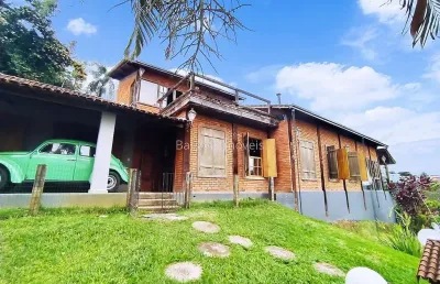 Maravilhosa casa 3 quartos sendo 1 suíte a venda no condomínio parque jardim da serra em juiz de fora