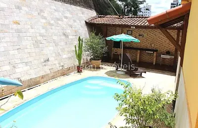 Casa com 3 quartos sendo 1 suite e área de lazer com espaço gourmet e piscina no bairro são mateus em juiz de fora