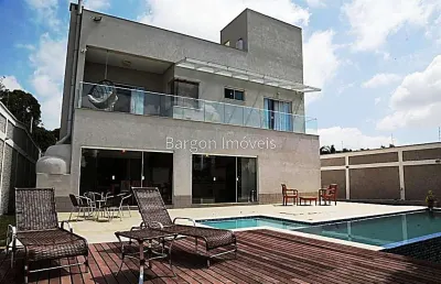 Linda casa de três quartos a venda no bairro novo horizonte, juiz de fora.