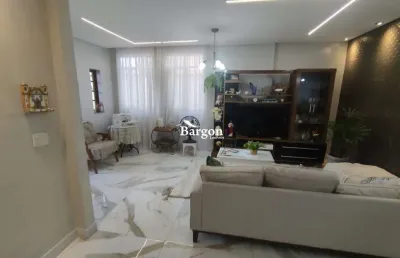 Casa triplex com 5 quartos sendo 2 suites a venda no bairro industrial em juiz de fora