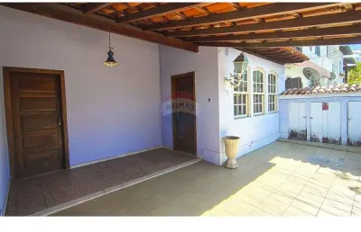 Casa à venda com 211m2, 3 quartos, por r$ 435.000, em rua fechada, na taquara