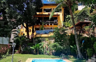 Espetacular casa à venda na gávea, com 357 m², 6 quartos, salão de jogos e piscina num lindo jardim