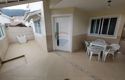 Casa em condomínio fechado com 4 quartos (3 suítes) e área gourmet – vargem grande