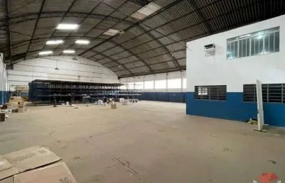 Pavilhão/galpão para alugar de frente para a rodovia anhanguera, em araras/sp.