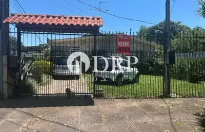 Casa com 4 quartos à venda na praça apiaca, 136, espírito santo, porto alegre por r$ 900.000