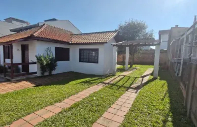 Casa térrea com terreno amplo no bairro niterói – canoas