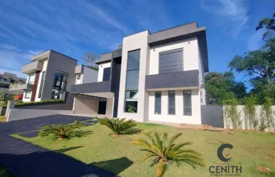 Linda casa com 4 dorms/2sts, living integrados, amplo quintal, planejados!