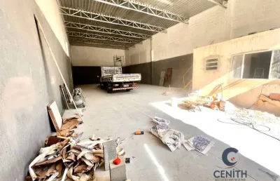 Galpão com 250m2 com sala e 03 banheiros - excelente localização