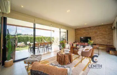 Charmosa casa com living integrado, gourmet, piscina e churrasqueira! 261m²