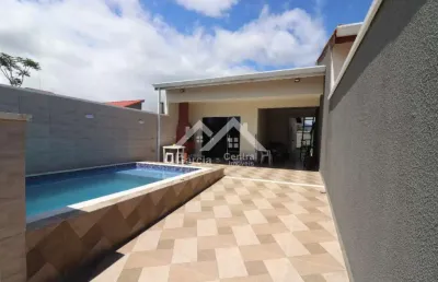 Casa em peruíbe com 2 quartos e área de lazer com churrasqueira e piscina