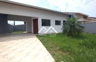 Casa térrea em peruíbe com 2 quartos, sendo 1 suíte e quintal para lazer