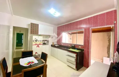 Casa com 2 quartos à venda na Centro, 08, Centro, Peruíbe