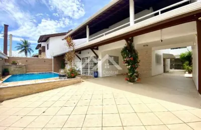 Sobrado com piscina, lado praia e perto do centro de peruíbe