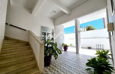 Apartamento em peruíbe, localizado no centro e próximo a praia